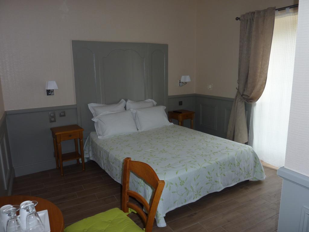Deluxe Double Room Shower